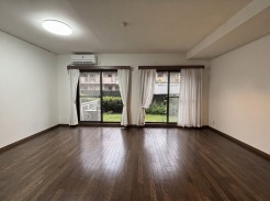 本画像はCGで加工しており、現地には家具が置かれております。