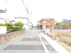 北側の道路の様子。