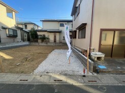 穏やかな青空の下、広がる未来への余白。