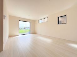 ご家族みんながゆったりくつろげる広々リビング。