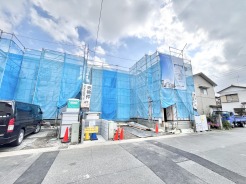 子育て環境: 運動場や公園が多く、子育て世帯に特におすすめの立地