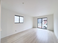 無駄な要素を削ぎ落としたシンプルな内装が、住まう方の感性に寄り添い、穏やかな暮らしのベースを整えます。