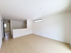 無駄のないシンプルな空間が、日々の暮らしに心地よいゆとりと開放感をもたらしてくれます。