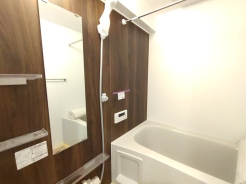 浴室乾燥暖房機つきのバスルーム