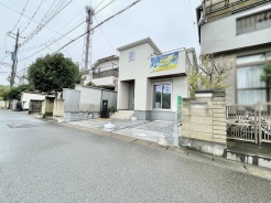 すっきりと洗練された外観デザインが心地よい穏やかな佇まいの住まい