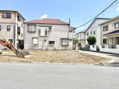 整然と並ぶ住まいに、新たな暮らしが芽吹く予感。
