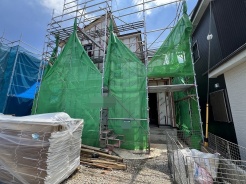 完成に向けて着々と工事が進む、新しい暮らしの舞台となる現場の様子です。