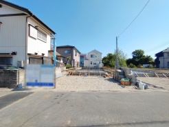 新しい暮らしの物語がここから始まる、静かで落ち着いた住環境の広がる敷地です。