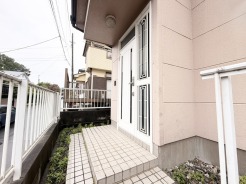 日々の暮らしを穏やかに受け止めてくれる、落ち着きと安心感のある佇まいが魅力の住まいです。