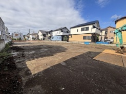 理想の住まいをゼロから描ける、広々とした開放感あふれる更地です。