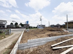 空が大きく広がり、開放感に満ちた健やかな環境が日々の暮らしを穏やかに育んでくれます。