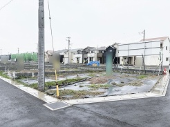 閑静な住宅街の一角にあり、新しい暮らしの始まりを感じさせる開放的な区画です。