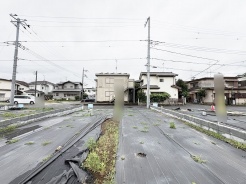 75号地 周囲の落ち着いた環境に馴染む、広々とした空間が広がる心地よい敷地です。