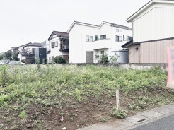 穏やかな住宅街に位置する、空と緑を感じながらゆったりとした暮らしを描ける住環境です。