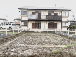 穏やかな住宅街の一角にあり、これからの暮らしを自由に描き出せる広さを持った落ち着いた環境の土地です。