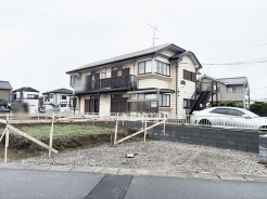周辺環境と調和する穏やかな佇まいが、日々の暮らしに心地よい安らぎをもたらしてくれる住環境です。
