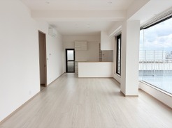 シンプルで洗練された色調が、心地よい調和を生み出しゆとりある空間を演出しています。