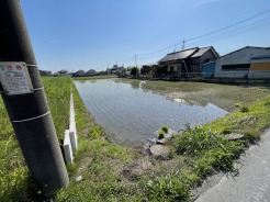 季節の移ろいを肌で感じられる、どこか懐かしく穏やかな時間が流れるのどかな環境です。