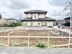 新しい暮らしの可能性が広がる、ゆとりある敷地が整えられた住環境です。