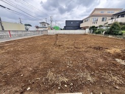 理想の住まいを描き出すための広々とした敷地で、自由な発想を活かした家づくりを叶えることができます。
