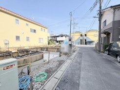 穏やかな住宅街に位置し、これから始まる新しい暮らしの基盤として適した落ち着きのある環境です。
