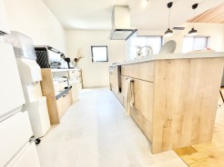 料理をしながらでも、ご家族との会話を楽しめる対面キッチン。