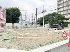 これから始まる暮らしの可能性を秘めた、ゆとりある敷地の佇まいが広がっています。