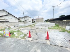 新しい暮らしの基盤となる、穏やかな空気が流れる閑静な住宅街の一角です。