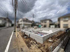 理想の暮らしを形にするための基盤が整い、穏やかな街並みの中で新たな始まりを静かに予感させます。