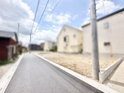 空が広く見渡せる開放的な環境で、穏やかな暮らしを育むための落ち着いた区画が広がっています。