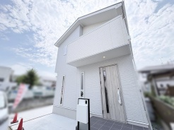 洗練された清潔感のある外観が、暮らしに穏やかな心地よさをもたらします。