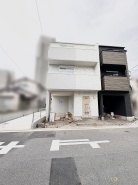 洗練された外観デザインが街並みに映える、スマートで落ち着いた佇まい。