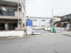 周辺環境の落ち着いた雰囲気が漂う、ゆとりある敷地が広がる空間です。
