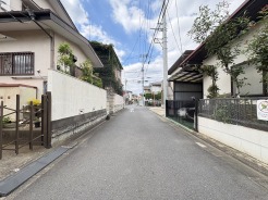 閑静な住宅地で、小さなお子様がいるご家族にも安心。