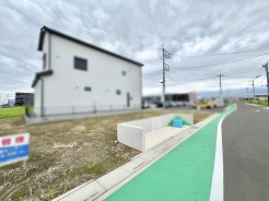 心地よい開放感とゆとりを感じられる落ち着いた周辺環境が日々の暮らしを穏やかに包み込みます
