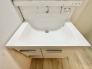 洗面化粧台は清潔感の漂うホワイトをベースカラーに、シンプルなデザインで。
