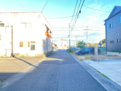 車通りの少ない閑静な住宅地、のびのびした子育てに適します。