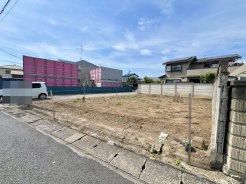 南道路に面した、陽当たり良好な物件です。