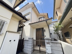 閑静な住宅地で、小さなお子様がいるご家族にも安心。