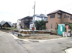 いつでもご案内いたします。区画整理地内で、街並みが整い将来が楽しみなエリアです。また、南西、北西の角地で開放感があり、落ち着いた環境です。