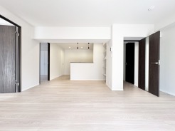 ご家族みんながゆったりくつろげる広々リビング。