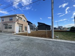 駐車が苦手な方にも嬉しい、前面6m道路に面した住まい。