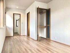 WICに面したお部屋、通常の洋室より使い勝手に優れます。