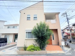 令和3年12月築の物件です。
是非、現地でご覧ください。