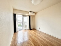 余計な装飾を削ぎ落としたシンプルな空間は、自分らしい暮らしを自由に描ける心地よい余白に満ちています。