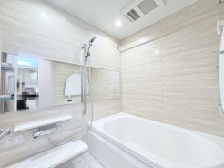 ユニットバスも新規交換。キレイなお風呂で疲れをリフレッシュ。