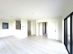 白を基調としたすっきりと洗練された空間が、日々の暮らしに心地よいゆとりと落ち着きをもたらします。