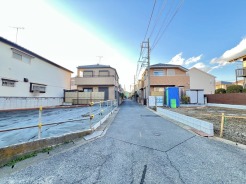幹線道路から1本入った現地は、想像以上に静かに感じられます。