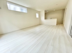 余計な装飾を削ぎ落とした洗練された空間が、日々の暮らしに心地よいゆとりと開放感をもたらしてくれます。