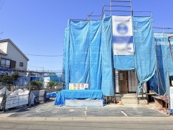 広い敷地で3台駐車可能な新築戸建です。